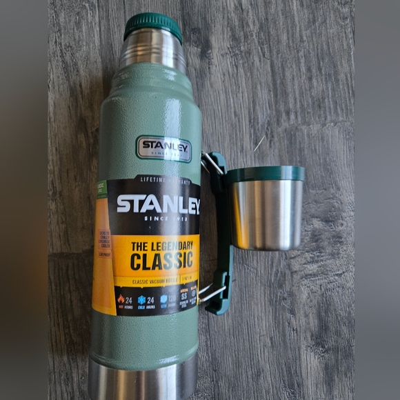 Stanley Legendary Classic Green Vacuum Bottle - Picture 5 of 5